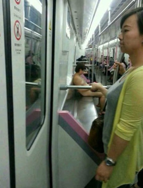 武汉:<em>裸女</em>地铁玩iPad惊呆众乘客(图)【2】--贵