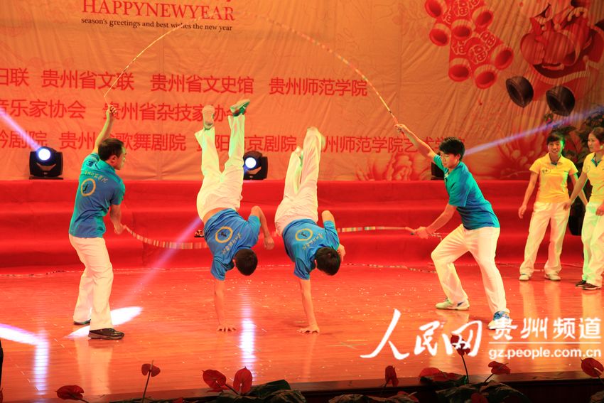 贵州省文联等多家单位联合送文化进校园(组图