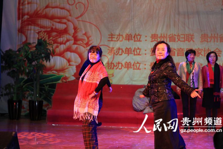 贵州省文联等多家单位联合送文化进校园(组图