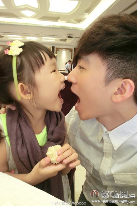 最<em>萌兄妹相差18岁</em>+哥哥被赞中国第一好哥哥