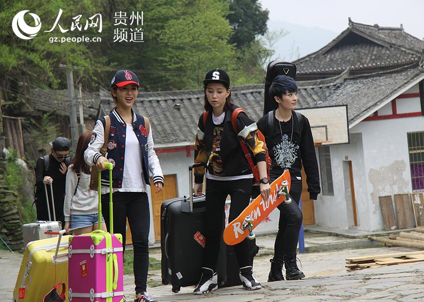 《花样年华2》在贵州雷山全面开拍 90后女星加
