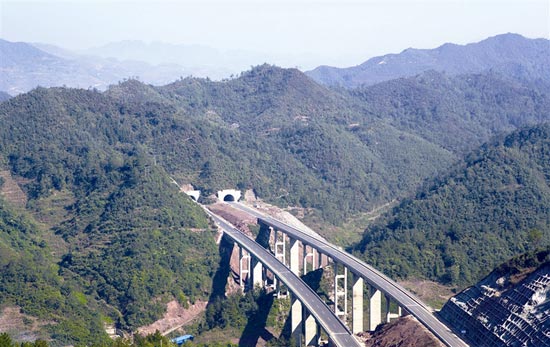 青龙山:毕节休闲胜地的绿肺