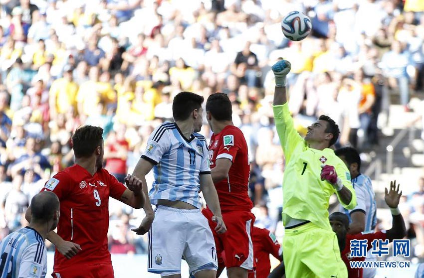世界杯八强赛:阿根廷加时险胜瑞士进八强【高