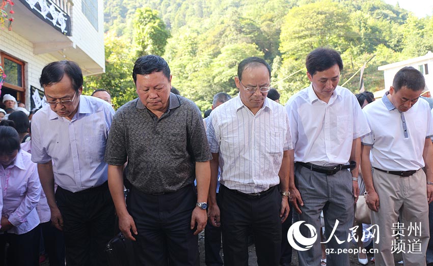 最美民工徐传红宁夏勇救3人牺牲 绥阳千余乡亲含泪送别英雄【4】