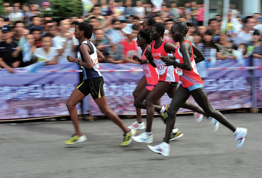 六盘水国际马拉松昨鸣金收兵