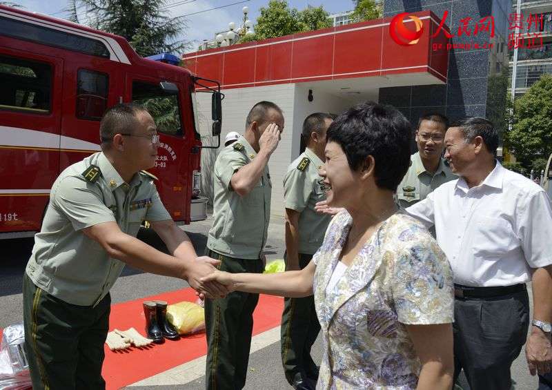 州黔西南党政领导建军节前看望慰问消防官兵【