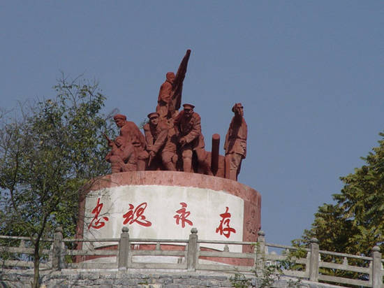 穿越古今回顾历史沧桑 双乳峰见证古老贞丰