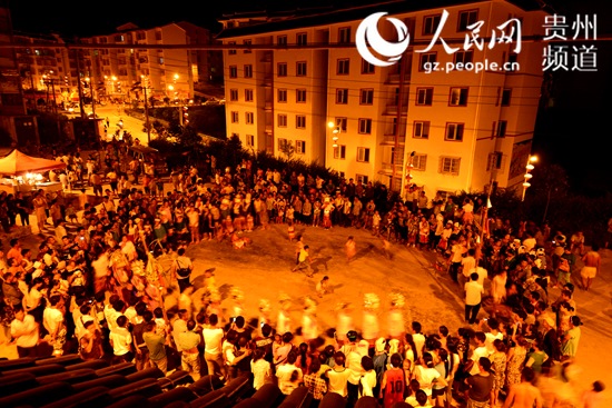 贵州榕江生态移民吹芦笙踩歌堂欢度中秋