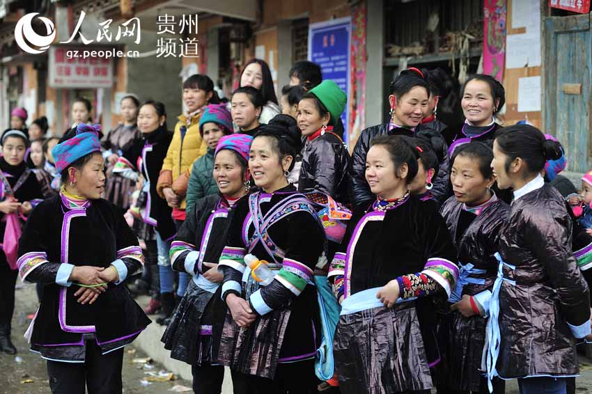 从江小黄侗寨:古朴热闹的侗族集体婚礼