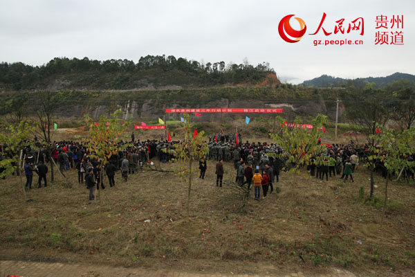 2月25日，榕江县同步启动“绿色贵州”建设三年行动计划植树造林活动现场。杨希 摄