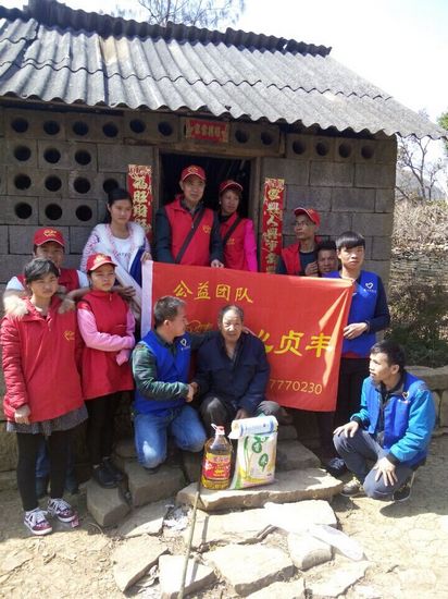 “爱心贞丰”为残疾人新春拜年送温情