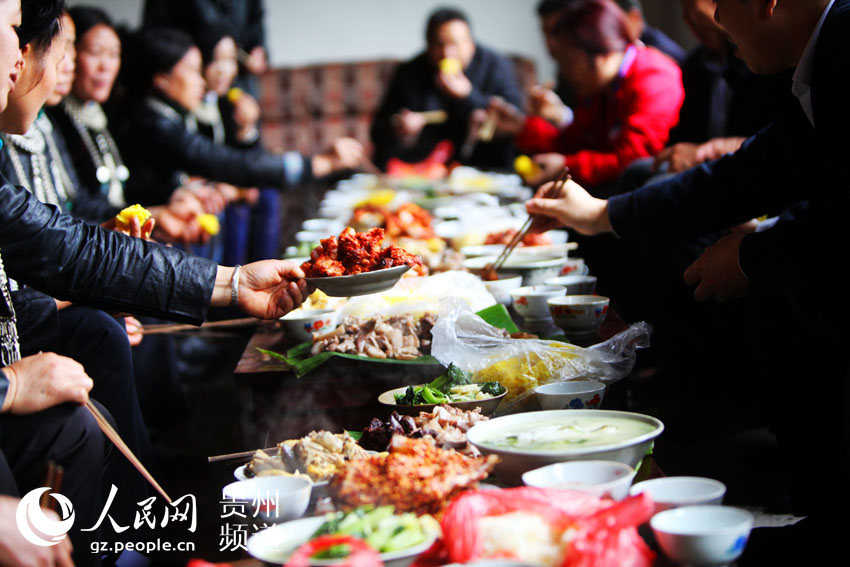 贵州省从江县加榜乡下尧村舌尖上的美食通红的腌肉。