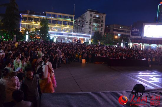 务川举行庆祝五一颁奖文艺晚会(组图)