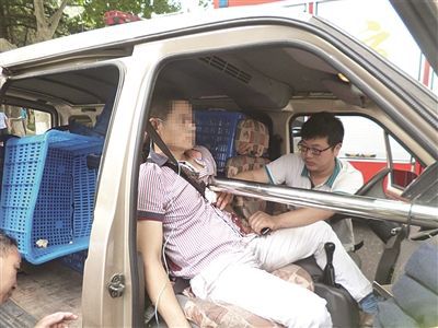 乘客惨遭钢管穿胸
