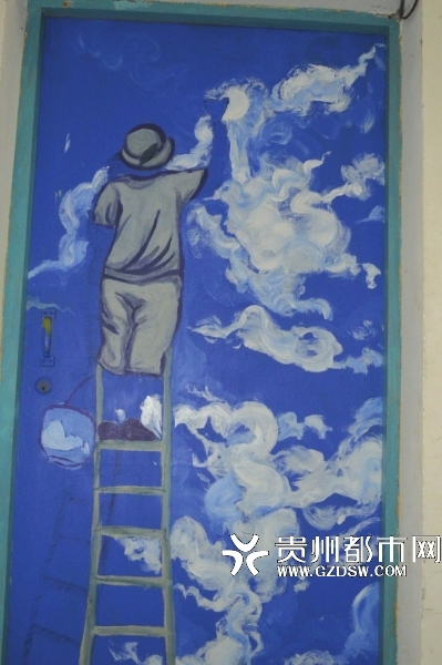 贵州师范大学女生大作:彩绘寝室门