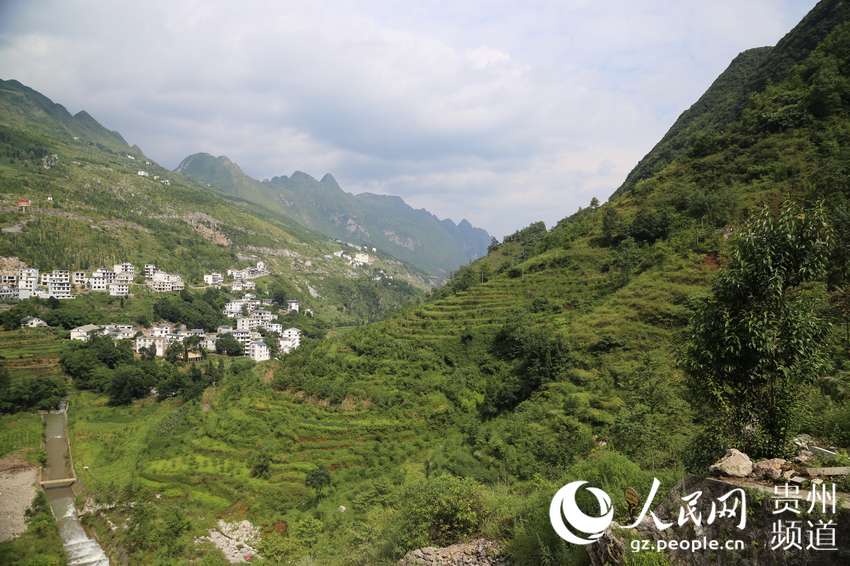 滴水岩村人口_滴水观音图片