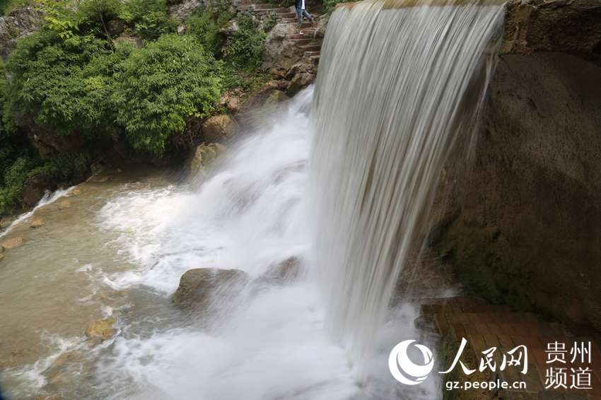 滴水岩村人口_滴水观音图片