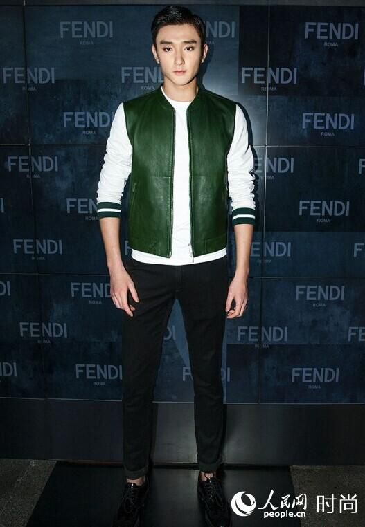 2016时装周吴亦凡走秀胡兵斗帅 陈坤李易峰井