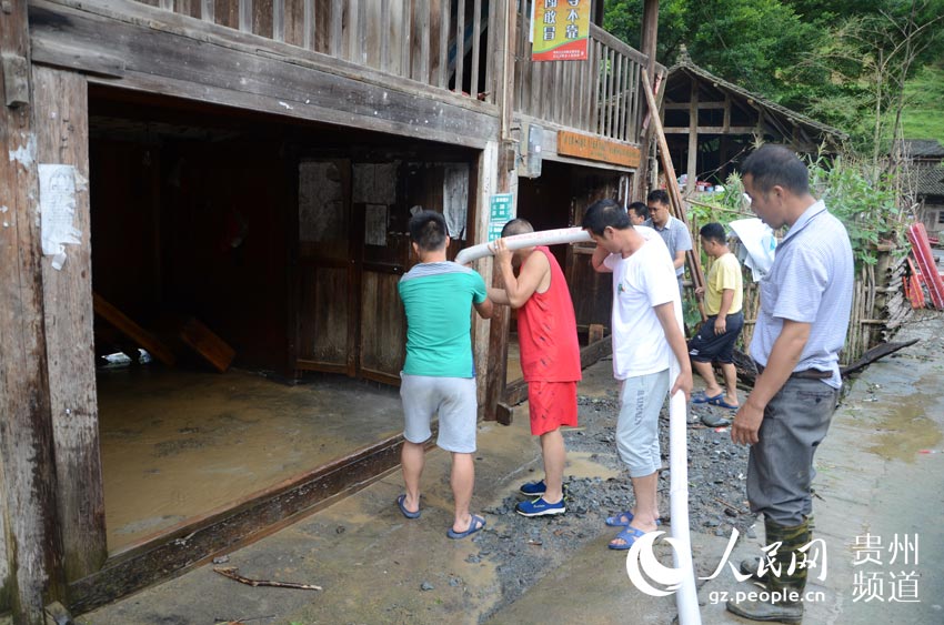 贵州榕江:遭受特大暴雨袭击 干部群众奋力救灾(高清组图)