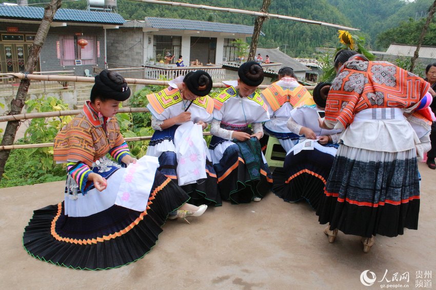 水城县董地乡小花苗苗寨风情(图)