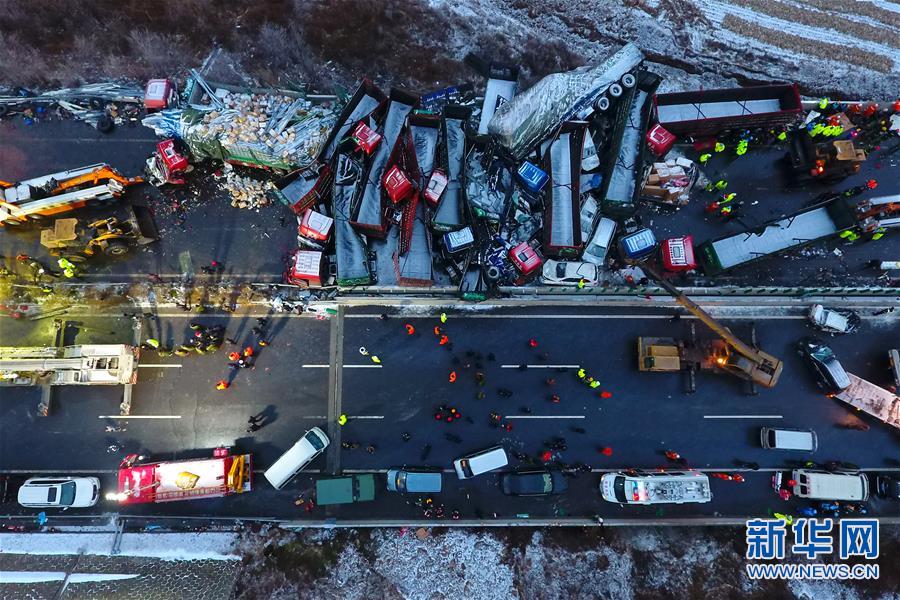 京昆高速山西段37车相撞已致4死40伤 原因初
