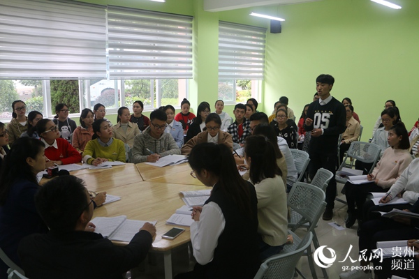 贵州:党代表参加大学生班级主题团日活动
