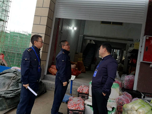 老农机场水果批发市场顺利搬迁至习水县黔北商