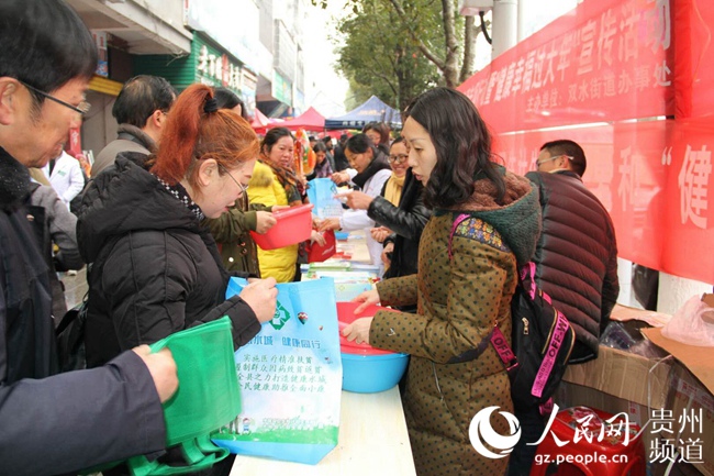 流动人口双节信息_天后宫社区开展 双节 期间流动人口关怀关爱及计生宣传服(3)