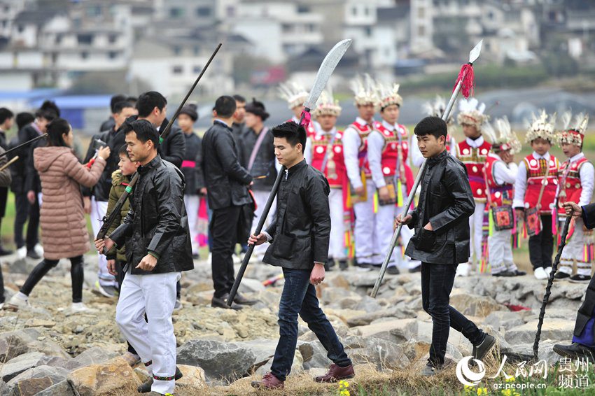 2018年2月16日农历大年初一，在贵州省从江县贯洞镇龙图侗寨，侗族同胞去“赶略”。