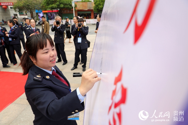 龙胜县2018人口出生率_广西龙胜 两栖农民 年终旅游分红光荣脱贫(3)