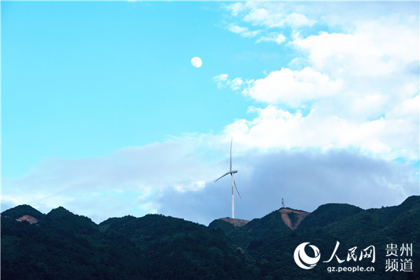 2018年7月24日,在貴州省從江縣達棒山拍攝的風力發電機組。 (吳德軍攝)