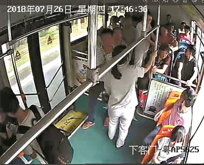广州一公交数十乘客30秒下车 为宝宝让出生命