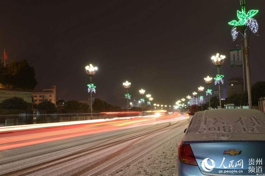 2018��12��29�գ�����ʡͭ�����������������ص�·�ϻ����˰�ѩ��