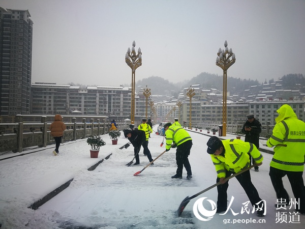 鏟雪除冰保暢