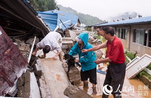 6月22日，务川自治县江一羊场组织自救抢险救灾。田成 摄