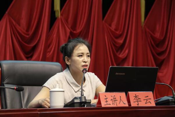 市委宣传部副部长,市精神文明办主任李云讲话