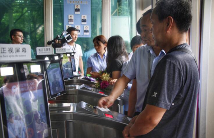 全面提升旅游服务质量国庆长假黄果树景区让游客玩的舒心
