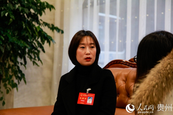 貴州省人大代表韋麗星在接受記者採訪。 李宇 攝