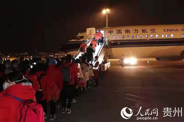 乘客有序登機