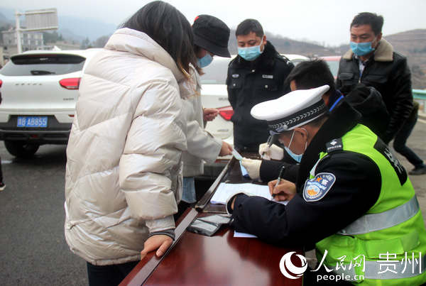 陈武帅 摄一个是毕节市威宁自治县二塘镇,一个是六盘水市中山区大湾镇
