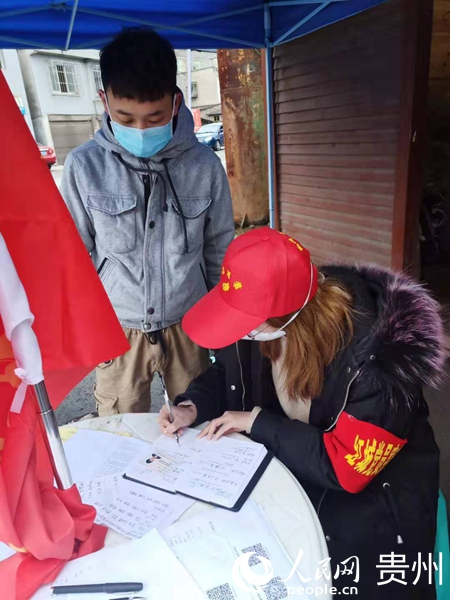 南關街道鎮隆村卡點。紅花崗區委宣傳部供圖