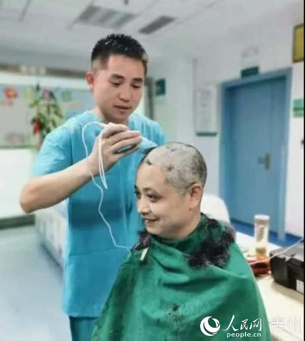 剃光头为了减少病毒的栖息地。遵义市融媒体中心提供