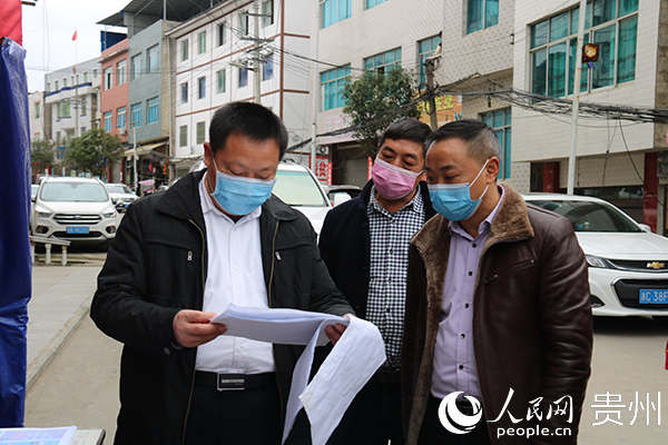 2月9日，商友江在楠杆鄉興隆社區調研督導新冠肺炎疫情防控工作。張輝 攝