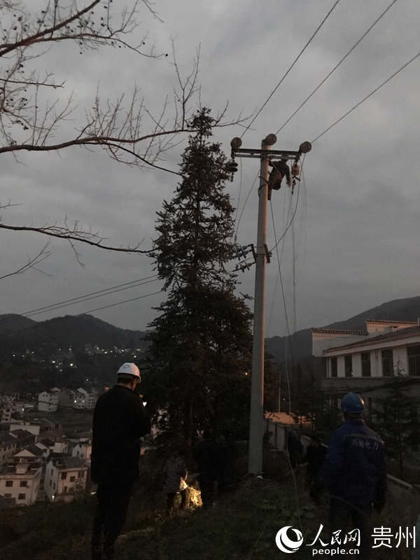 夜間作業。呂佩儒 攝