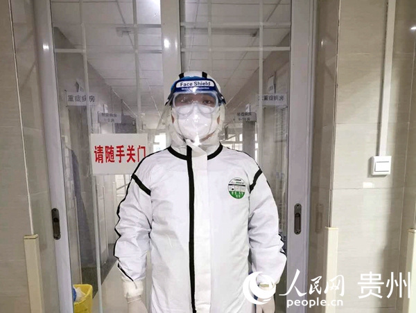 全副武裝，即將投入“戰斗”的汪寧。