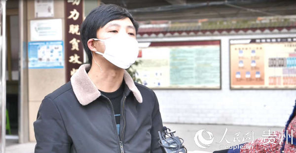 徐愛華在宣傳疫情防控知識。龍中美 攝