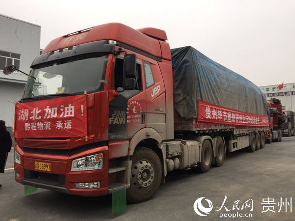 車輛准備出發。王震宇 攝
