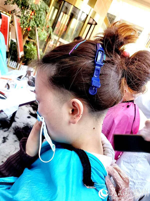 �����ڿ�������һ�߼�ȥ�㷢���������ѹ�ͼ