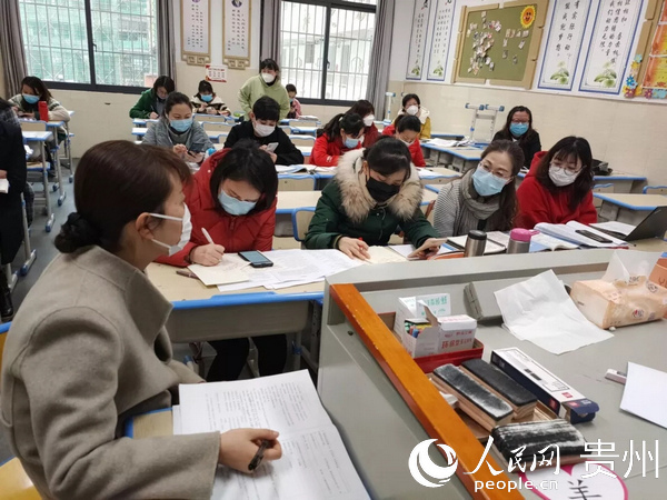 教師磨課現場 。姚堯  攝