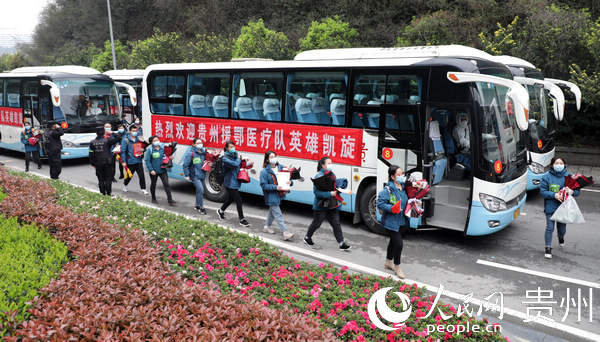 春暖花開，第五批援鄂醫療隊109人凱旋歸來。楊小平 攝